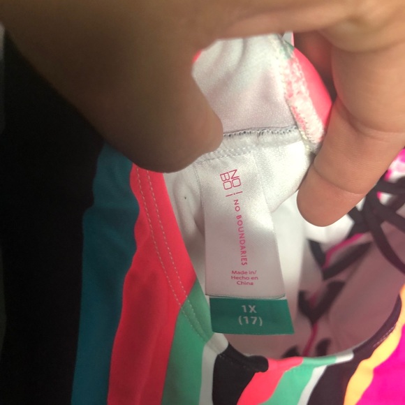 Swimsuit can be used as a bodysuit outfit - Picture 3 of 3